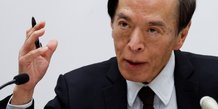 Le gouverneur de la banque du japon (boj), kazuo ueda, participe a une conference de presse a tokyo