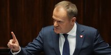 Le nouveau premier ministre polonais donald tusk s'exprime au parlement a varsovie, en pologne