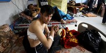 Des palestiniens blesses par des tirs israeliens alors qu'ils attendaient de l'aide, selon des responsables de la sante, se reposent sur des lits a l'hopital al shifa, dans le cadre du conflit actuel entre israel et le hamas, dans la ville de gaza