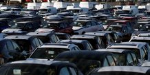Stocks de voitures neuves garees dans un parking, a la societe de transport automobile walon france a hordain