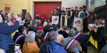 manifestation contre un projet de ligne haute tension RTE, le 28 avril 2024 à Beaucaire (Gard)