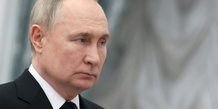 Le president russe vladimir poutine assiste a une ceremonie a moscou, en russie
