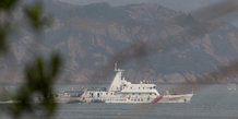 Un navire des garde-cotes chinois navigue lors d'un exercice militaire pres de fuzhou, dans la province de fujian, a proximite des iles matsu controlees par taiwan