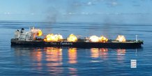 Des explosions sur le pont du petrolier sounion, battant pavillon grec, en mer rouge