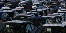 Stocks de voitures neuves garees dans un parking, a la societe de transport automobile walon france a hordain